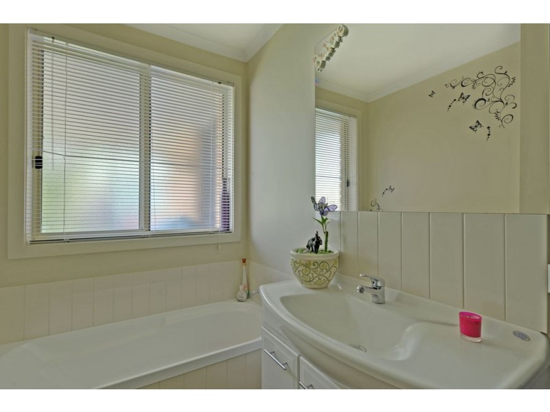 4 Clarence Crescent, Rokeby TAS 7019