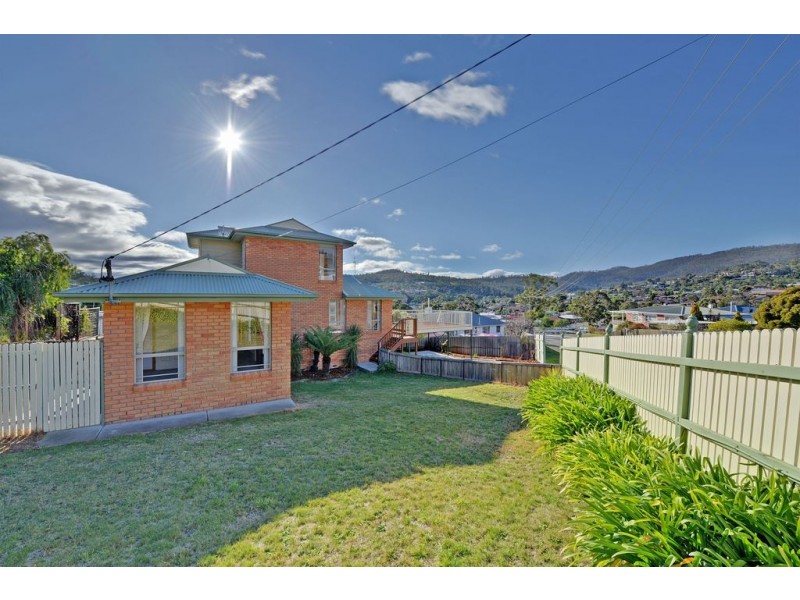 1a Nubeena Street, Lindisfarne TAS 7015