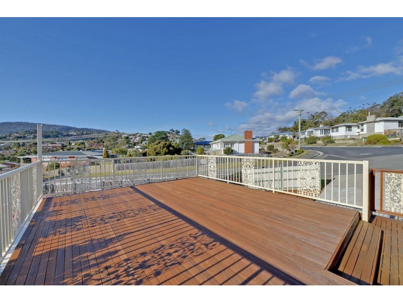 1a Nubeena Street, Lindisfarne TAS 7015