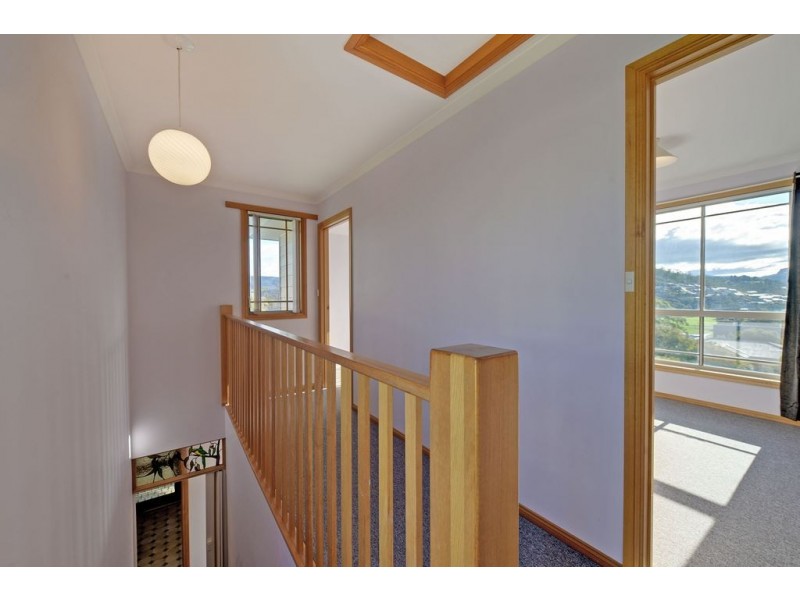 1a Nubeena Street, Lindisfarne TAS 7015