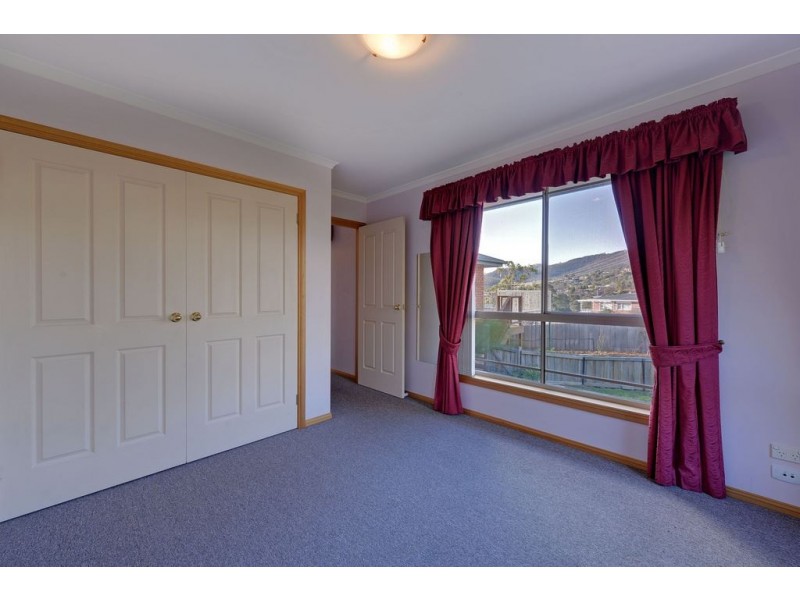 1a Nubeena Street, Lindisfarne TAS 7015