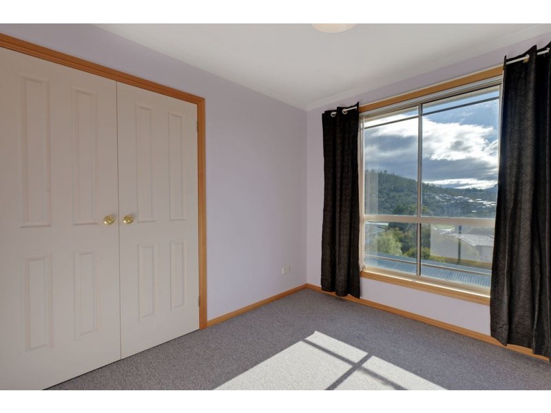 1a Nubeena Street, Lindisfarne TAS 7015