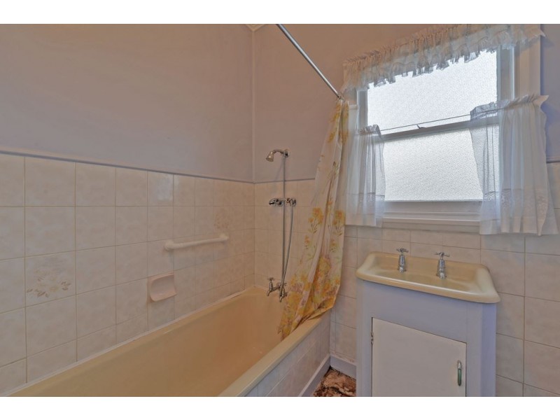 175 Cambridge Road, Warrane TAS 7018