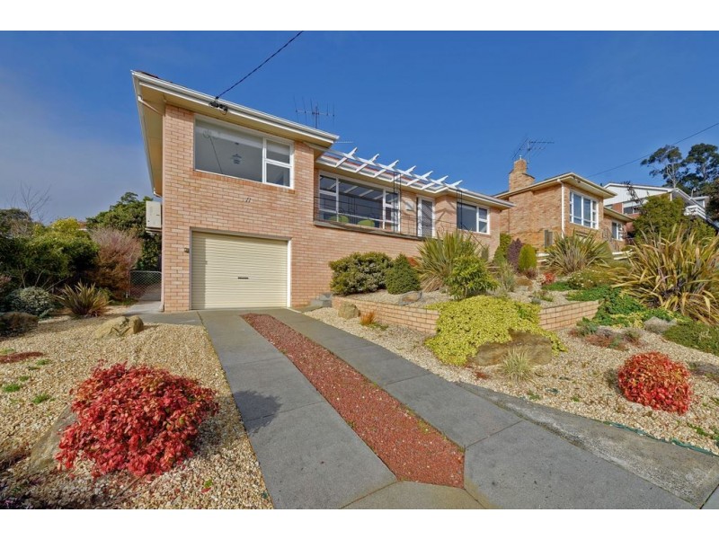 11 Coolangatta Street, Lindisfarne TAS 7015