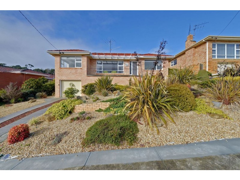 11 Coolangatta Street, Lindisfarne TAS 7015