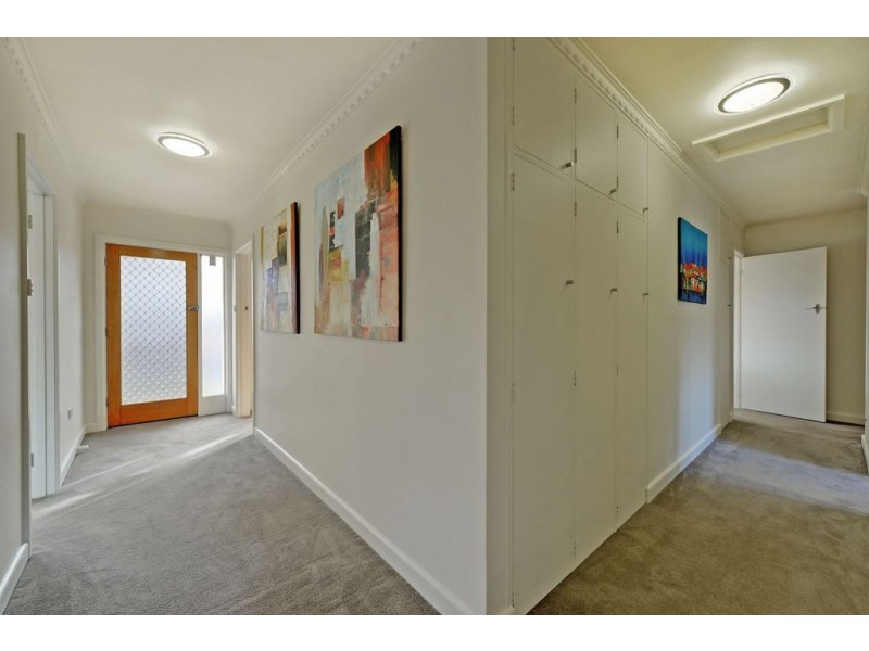 11 Coolangatta Street, Lindisfarne TAS 7015