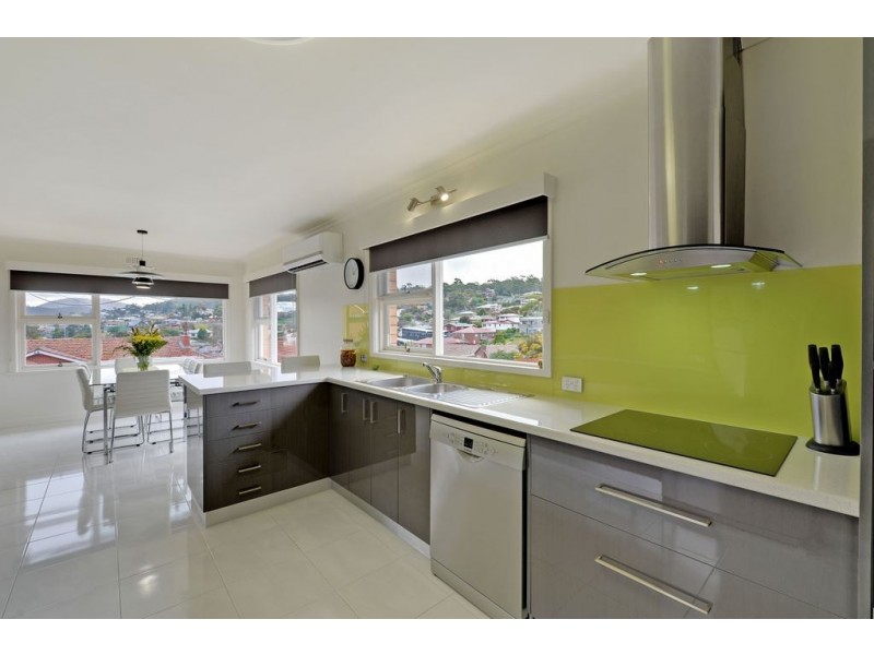 11 Coolangatta Street, Lindisfarne TAS 7015