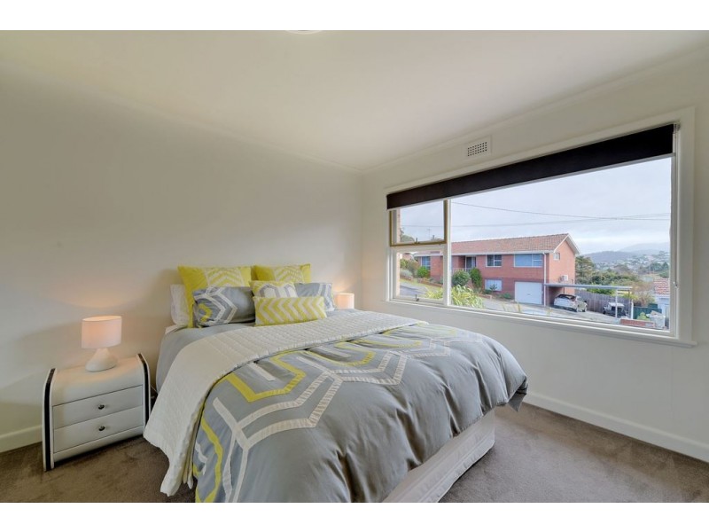 11 Coolangatta Street, Lindisfarne TAS 7015