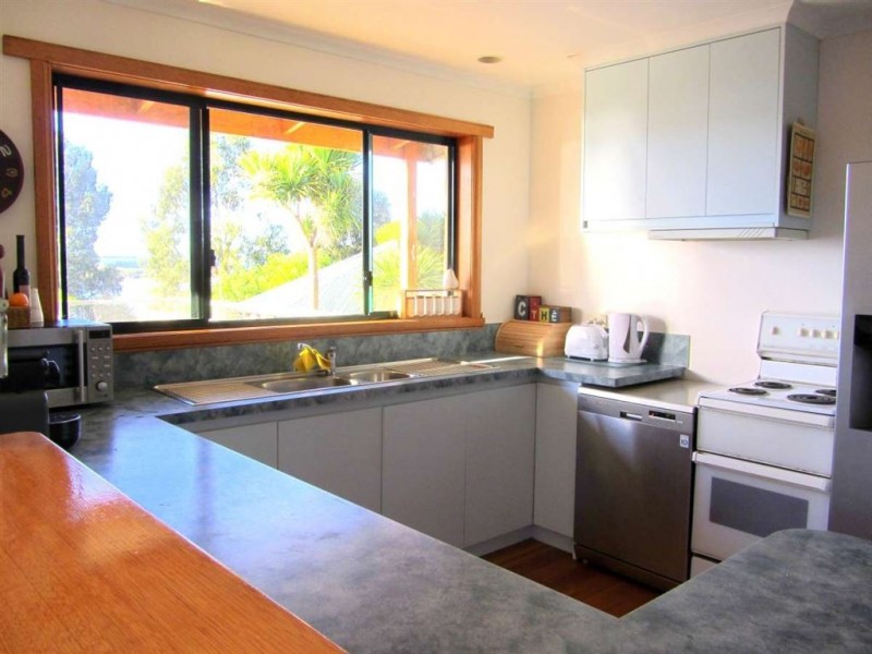 9 Bicheno Street, Clifton Beach TAS 7020