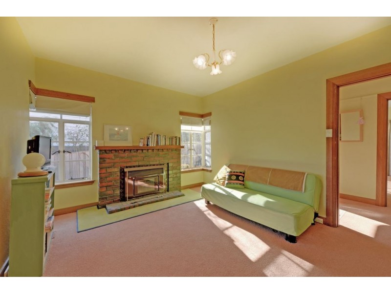 135 East Derwwent Highway, Lindisfarne TAS 7015