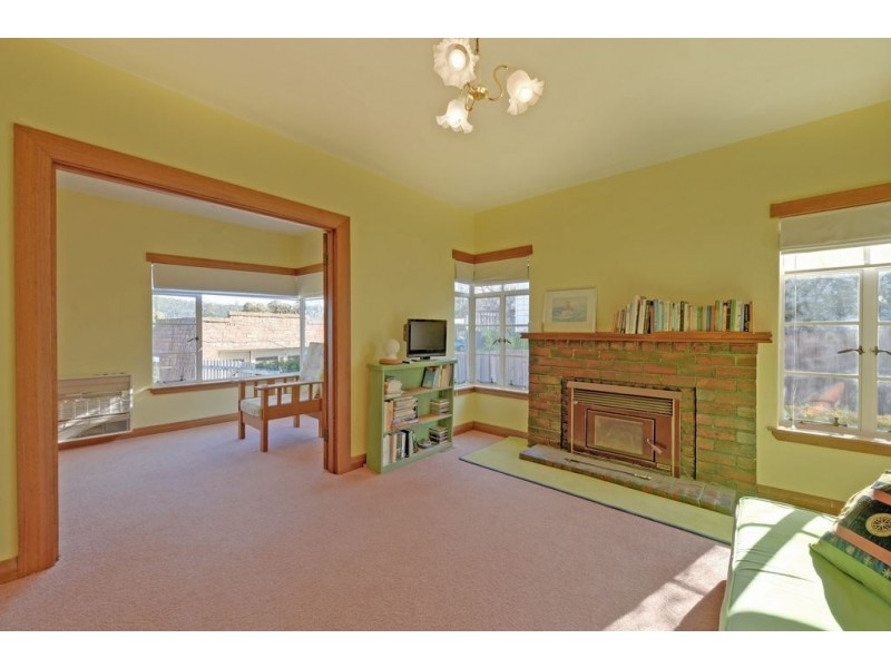 135 East Derwwent Highway, Lindisfarne TAS 7015