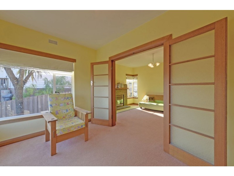 135 East Derwwent Highway, Lindisfarne TAS 7015