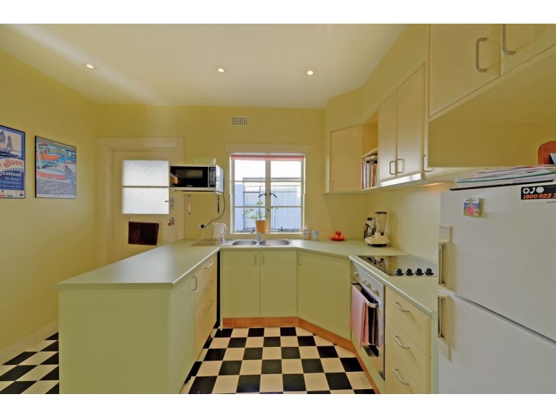 135 East Derwwent Highway, Lindisfarne TAS 7015