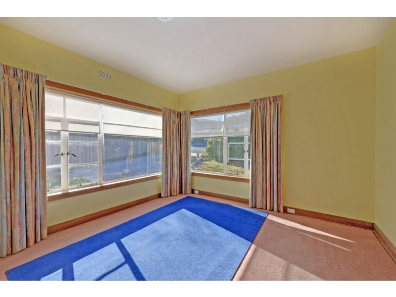 135 East Derwwent Highway, Lindisfarne TAS 7015