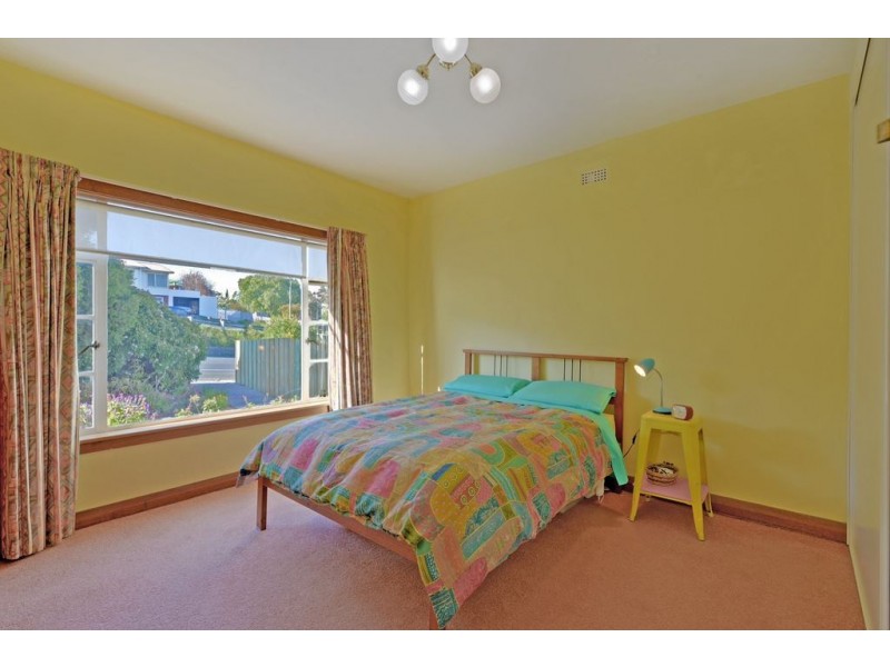 135 East Derwwent Highway, Lindisfarne TAS 7015