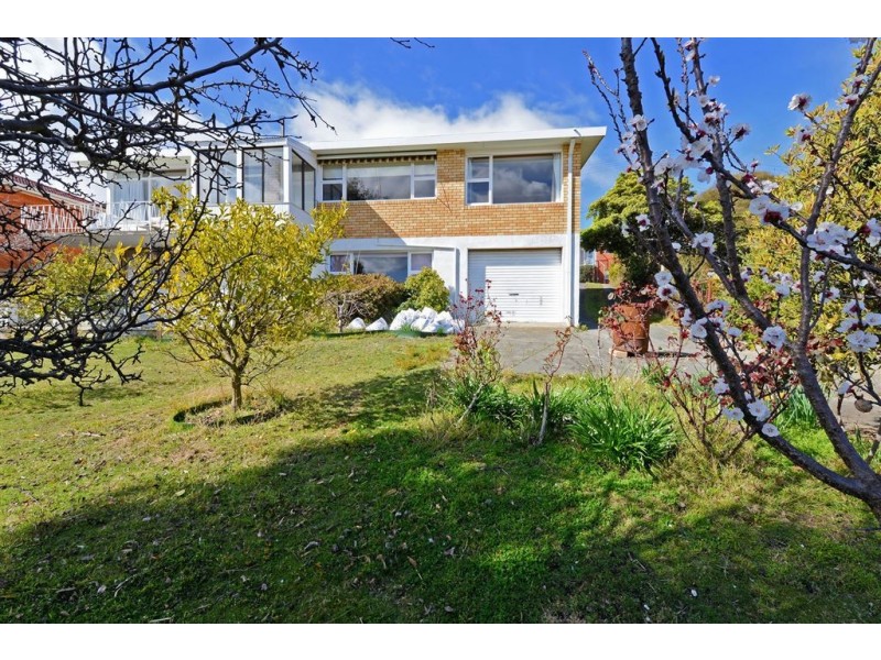 4 Vista Street, Rose Bay TAS 7015