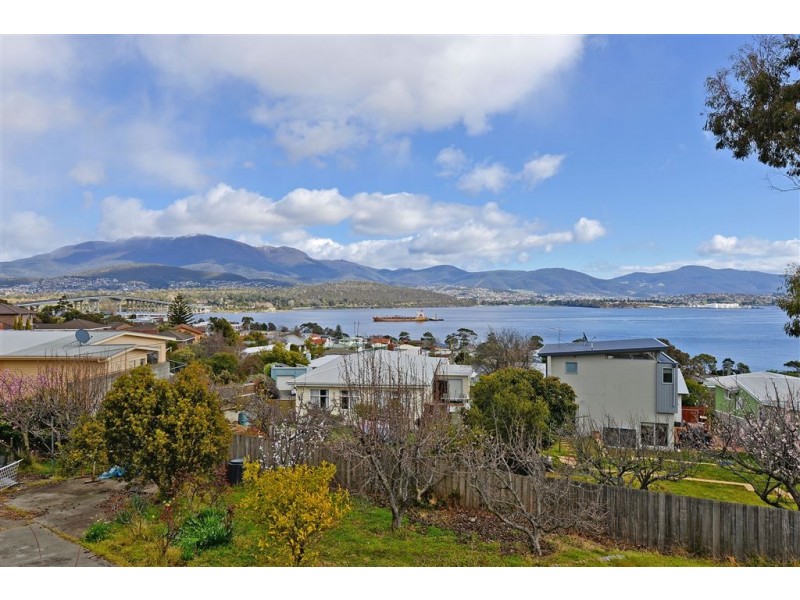 4 Vista Street, Rose Bay TAS 7015