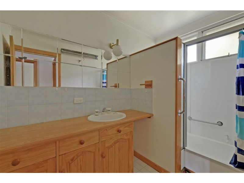 4 Vista Street, Rose Bay TAS 7015