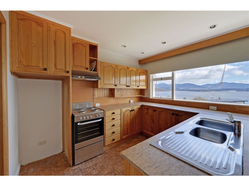 4 Vista Street, Rose Bay TAS 7015