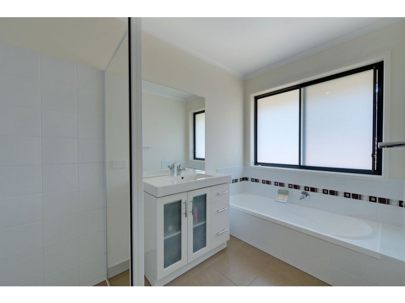 64 Mariah Crescent, Oakdowns TAS 7019