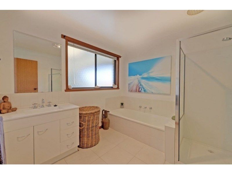 154 Bayview Road, Lauderdale TAS 7021