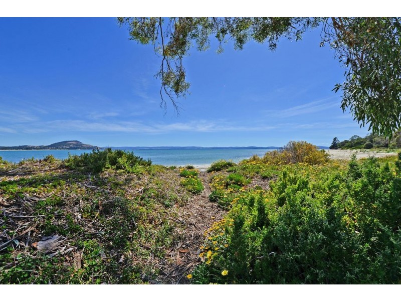 154 Bayview Road, Lauderdale TAS 7021
