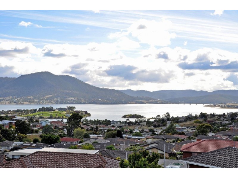 16 Selby Place, Berriedale TAS 7011