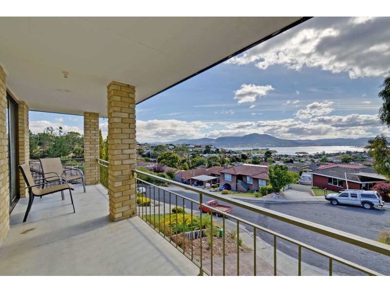 16 Selby Place, Berriedale TAS 7011