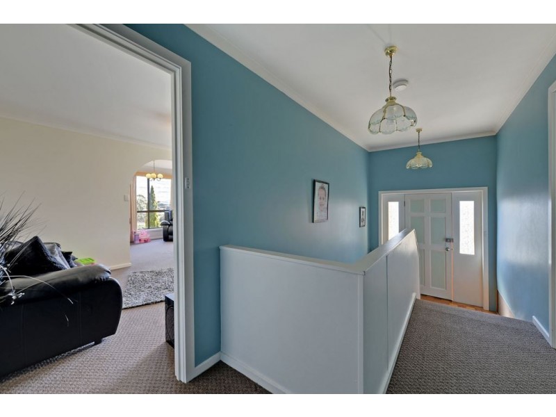 16 Selby Place, Berriedale TAS 7011