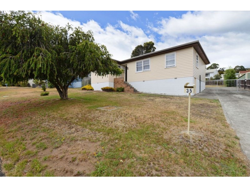 35 La Perouse Street, Warrane TAS 7018
