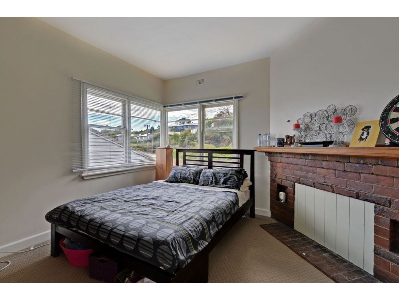 84 Gordons Hill Road, Lindisfarne TAS 7015