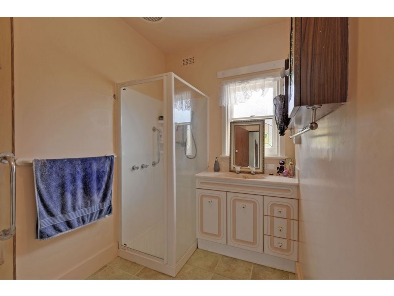 84 Gordons Hill Road, Lindisfarne TAS 7015