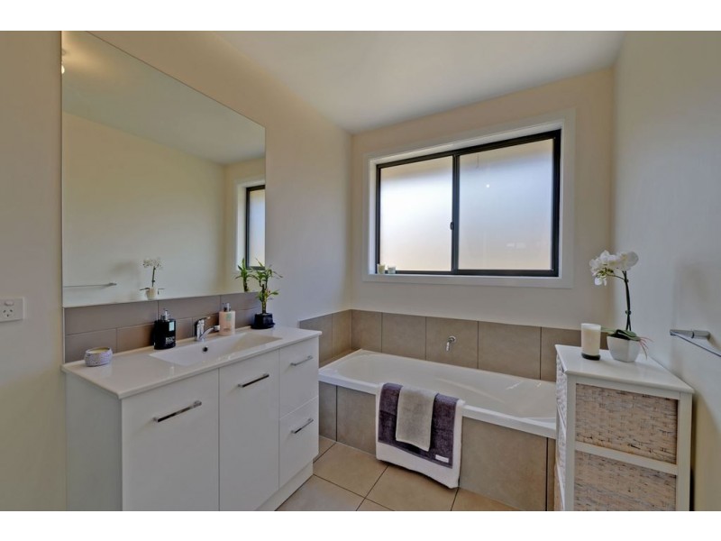13 Dianella Drive, Blackmans Bay TAS 7052