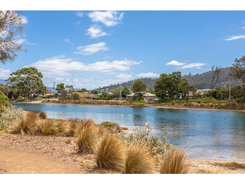 33 South Terrace, Lauderdale TAS 7021