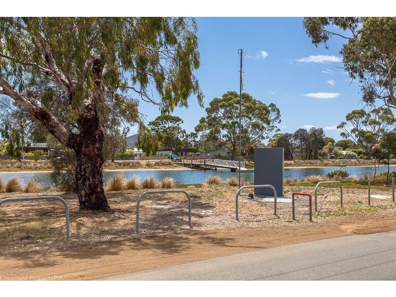 33 South Terrace, Lauderdale TAS 7021