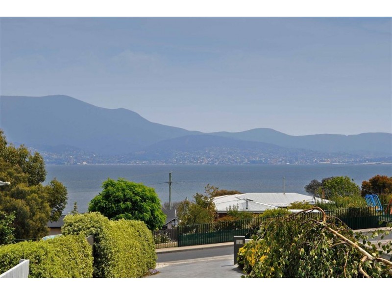 1/314 Carella Street, Tranmere TAS 7018