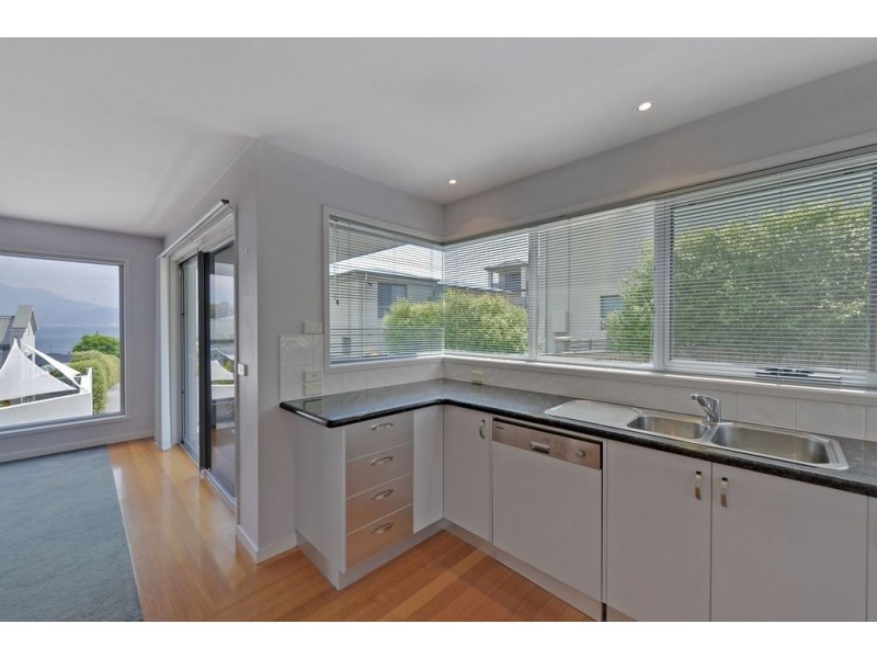 1/314 Carella Street, Tranmere TAS 7018