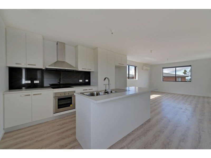 2/48 Mariah Crescent, Oakdowns TAS 7019