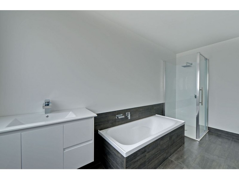 2/48 Mariah Crescent, Oakdowns TAS 7019