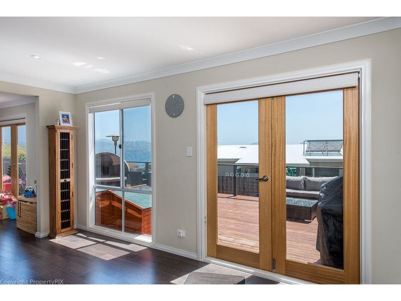 22 Spinnaker Crescent, Tranmere TAS 7018