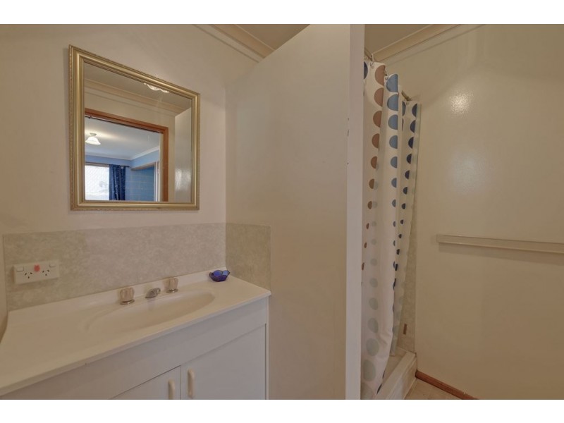 28 Sherwood Court, Lindisfarne TAS 7015