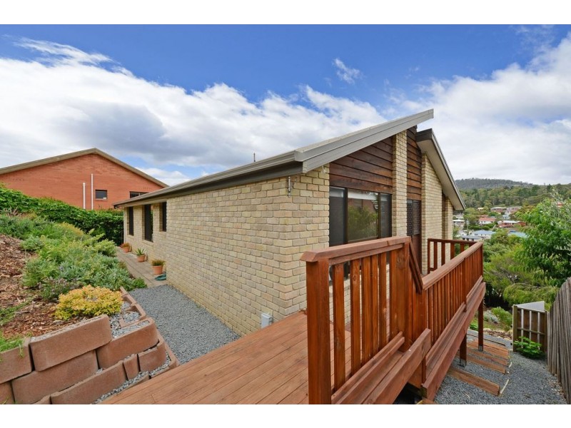 38 St Helens Street, Lindisfarne TAS 7015
