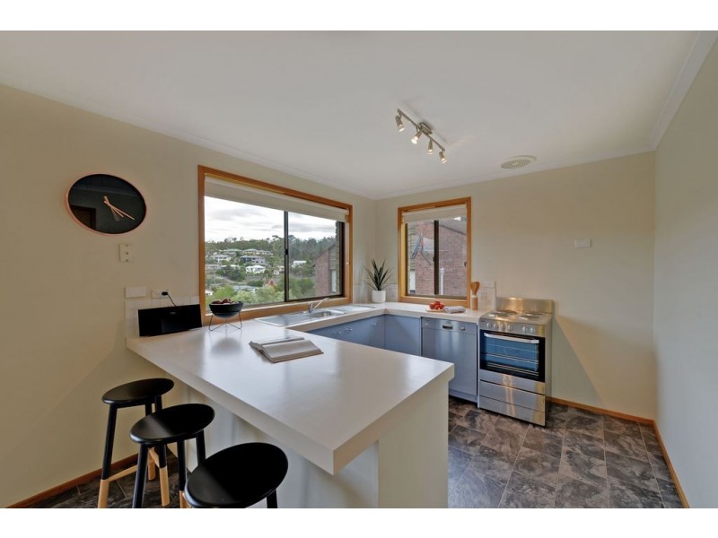 38 St Helens Street, Lindisfarne TAS 7015