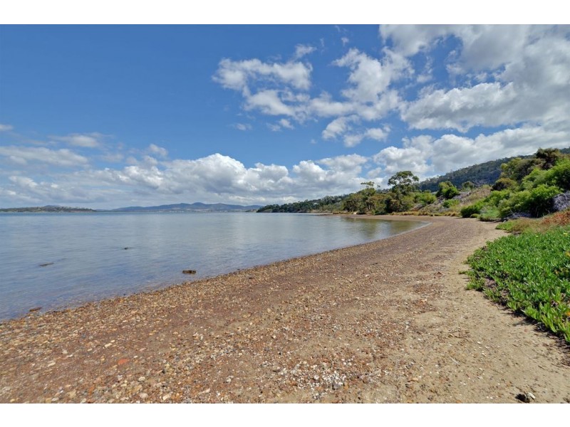 397 Shark Point Road, Penna TAS 7171