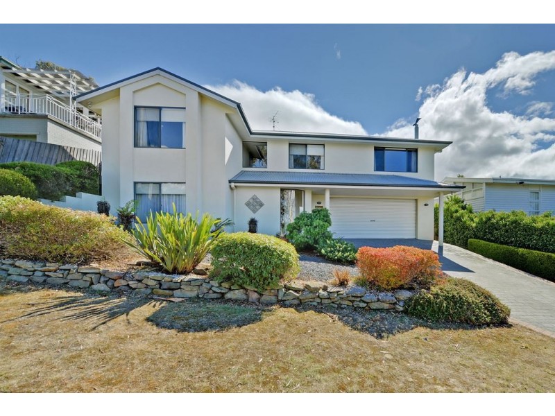 3 Selby Place, Lindisfarne TAS 7015