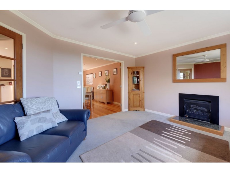 3 Selby Place, Lindisfarne TAS 7015