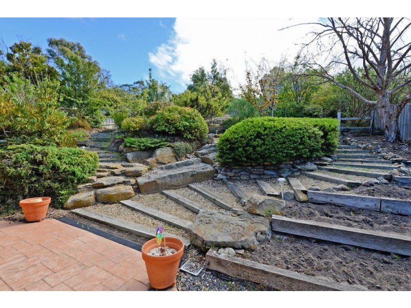 3 Selby Place, Lindisfarne TAS 7015