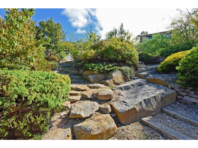 3 Selby Place, Lindisfarne TAS 7015