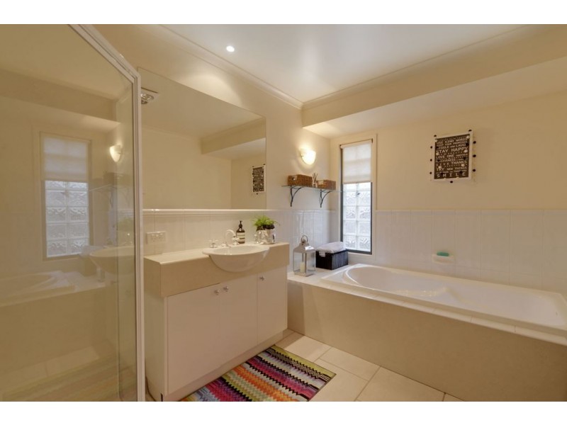 3 Selby Place, Lindisfarne TAS 7015