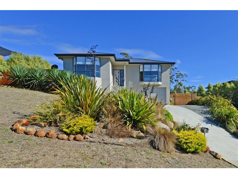 11 Radiata Drive, Lindisfarne TAS 7015